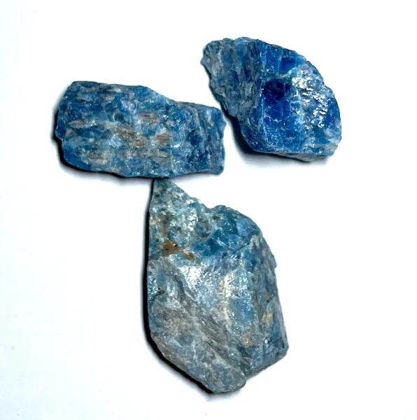 Apatite pierre brute de soin ou collection 4 cm provenant de Madagascar